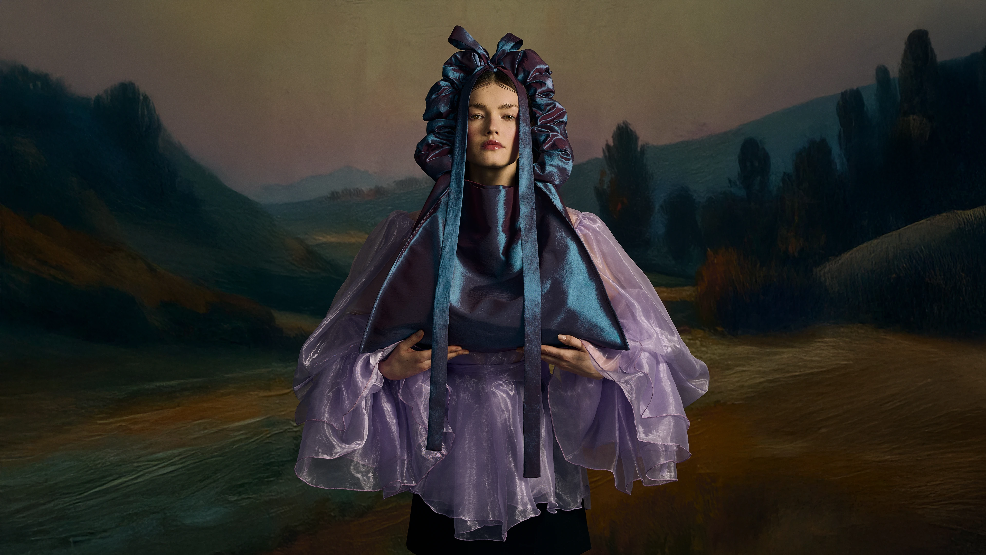 Modelka z torebką CEMBORKA